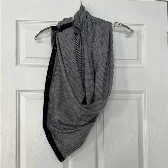 lululemon athletica Charcoal and Black Wrap - Picture 2 of 5